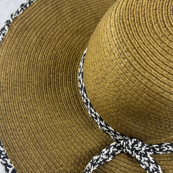 Elegant Brown Wide-Brim Hat with Black and White Trim - Picture 3 of 8